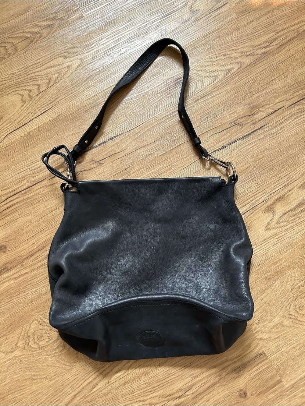 Roots Black Leather Shoulder Bag - Classic Women’s Tote